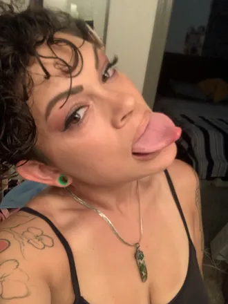 OnlyFans account  queenofqueens6969 header 2