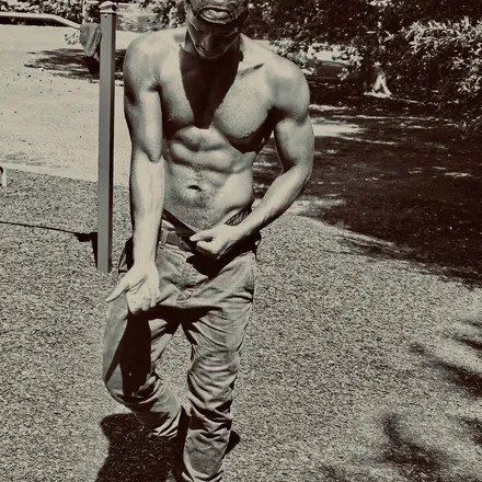 OnlyFans account  yoshitroshit header 2