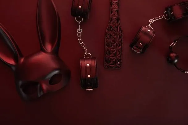 OnlyFans cuenta luvnmasks header 2