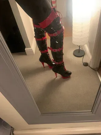 OnlyFans account  feetfoodandtravel header 2