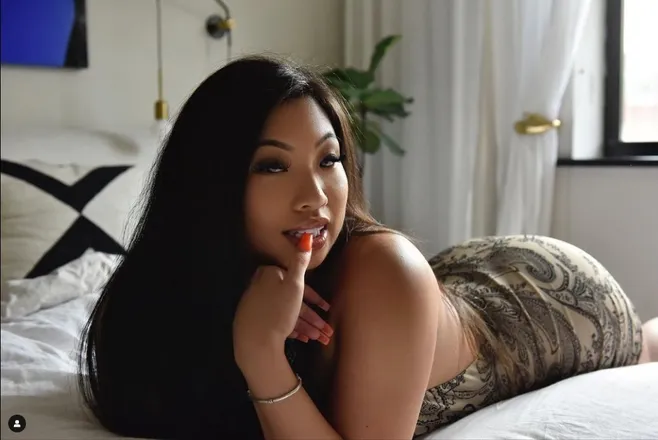 OnlyFans cuenta foreignicole1 header 2