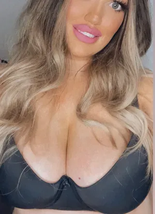 OnlyFans cuenta rosiebelle1990 avatar 1