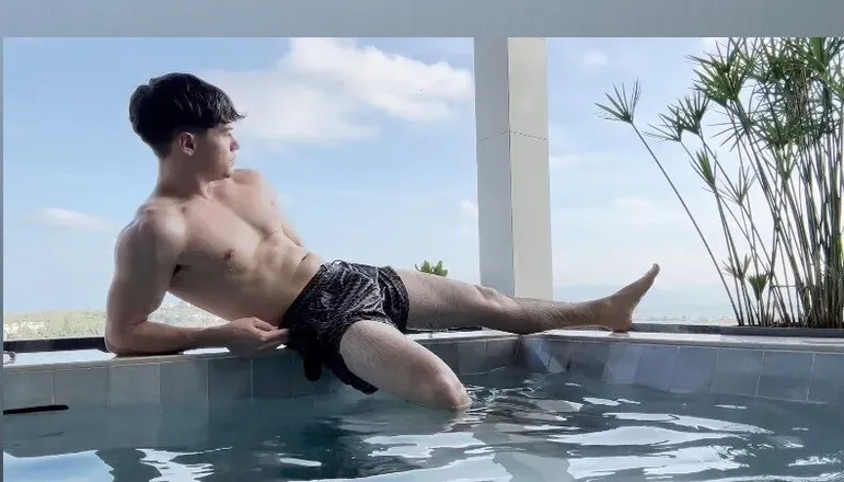 OnlyFans account  lewmfit header 2