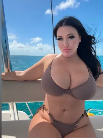 OnlyFans cuenta roxnour header 2