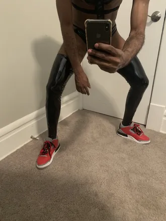 OnlyFans cuenta black_vinyl header 1