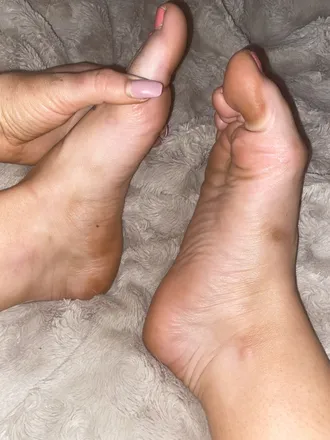 OnlyFans cuenta naughtyangelfeet header 2
