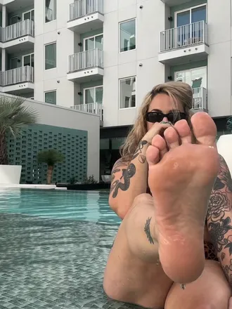 OnlyFans cuenta saltylillady header 2