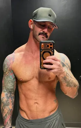 OnlyFans cuenta loganchase28 avatar 1
