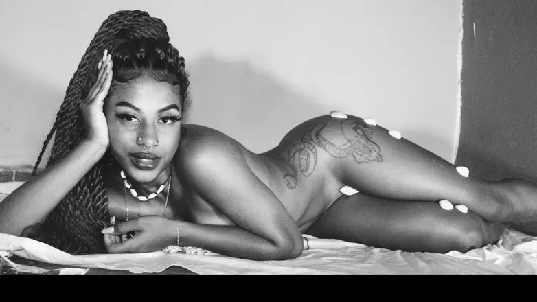 OnlyFans account  sereiacremosa header 2