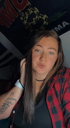 OnlyFans cuenta rednecklynn21 header 2