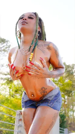 OnlyFans cuenta feeningforfoxx avatar 1