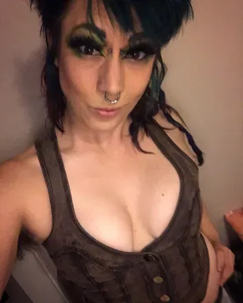 OnlyFans account  squeakeasy avatar 1