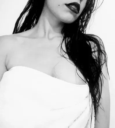 OnlyFans account  hellymalverd avatar 1