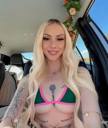 OnlyFans of laveenalovee