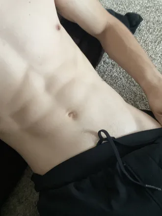 OnlyFans cuenta mikey_01 header 2