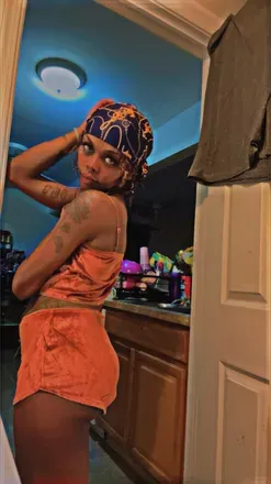 OnlyFans account  dimeluv2 header 2