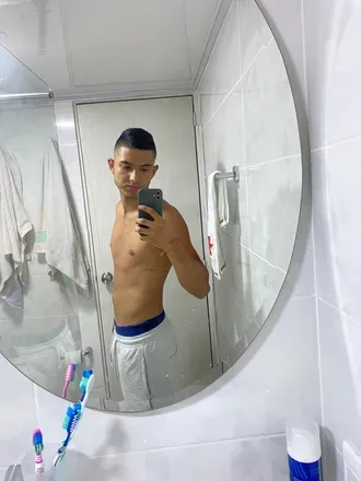 OnlyFans cuenta santi_llo header 1