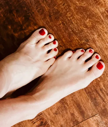 OnlyFans cuenta prettprettyfeet header 2