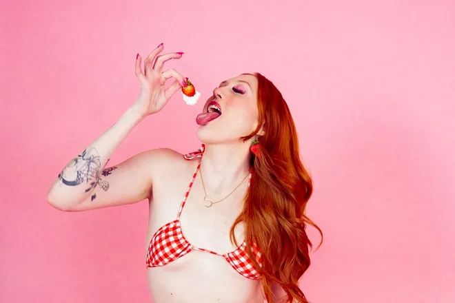 OnlyFans cuenta officialstrawberryfields header 2
