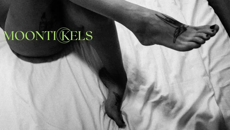OnlyFans cuenta moontickles header 2