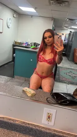 OnlyFans cuenta va.lly avatar 1