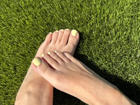 OnlyFans cuenta activelittlefeet header 2