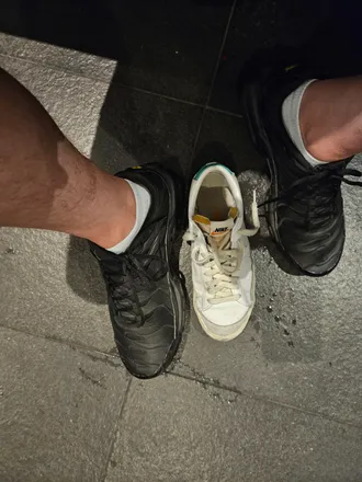 OnlyFans cuenta big_sneakers_big_feet header 2