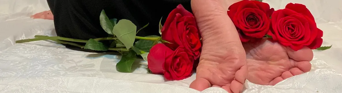 OnlyFans cuenta feistyfemininefeet69 header 2