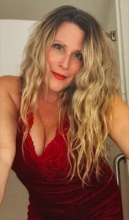 OnlyFans cuenta thehousewifecherrysilver avatar 1