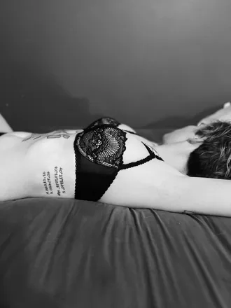 OnlyFans cuenta deafpeachyrose header 2