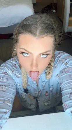 OnlyFans cuenta alluring_laura header 2