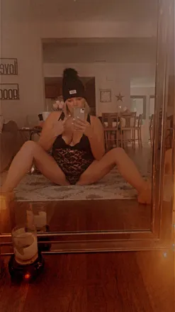 OnlyFans cuenta bombchellbell header 2