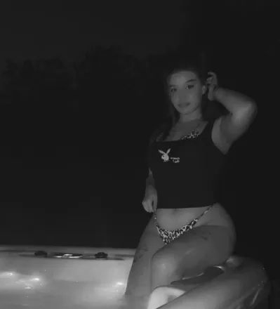 OnlyFans account  her.hefner.420 header 2