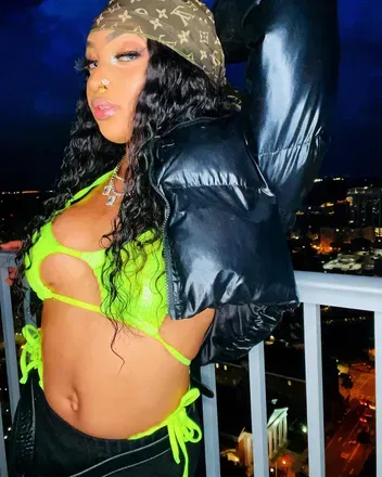 OnlyFans account  hub_mami avatar 1