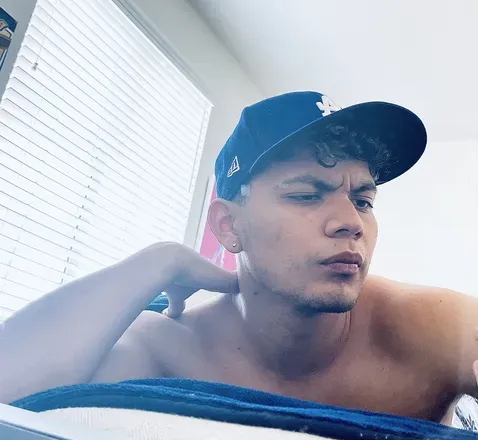 OnlyFans cuenta issa_ezra header 2