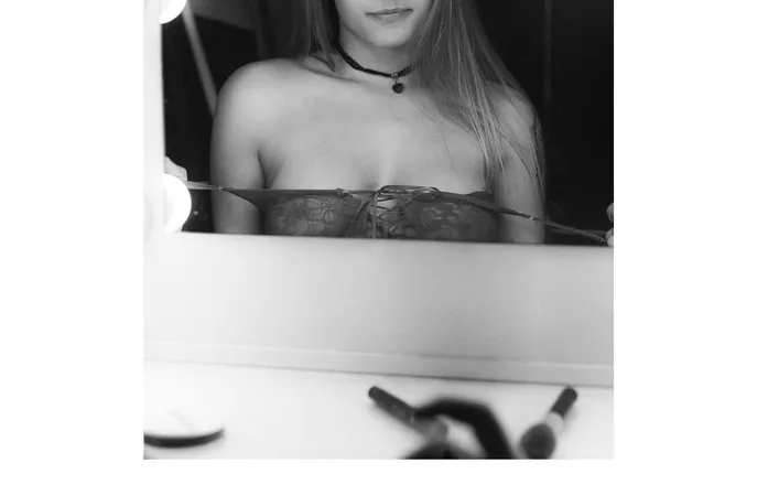 OnlyFans cuenta laurita122 header 2