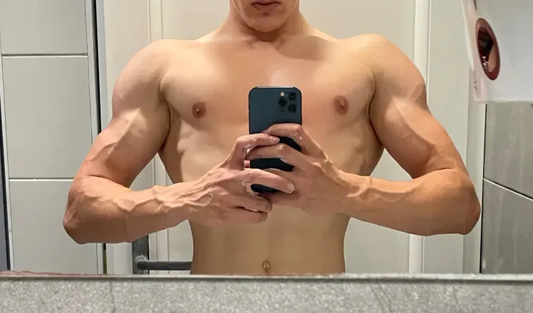 OnlyFans cuenta yngathlete header 2