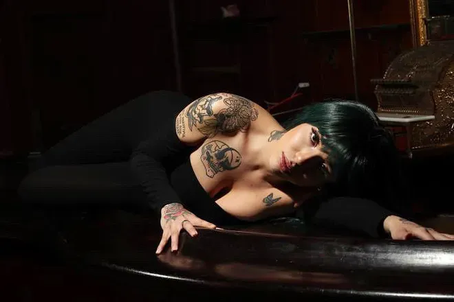 OnlyFans cuenta bittercupp header 2