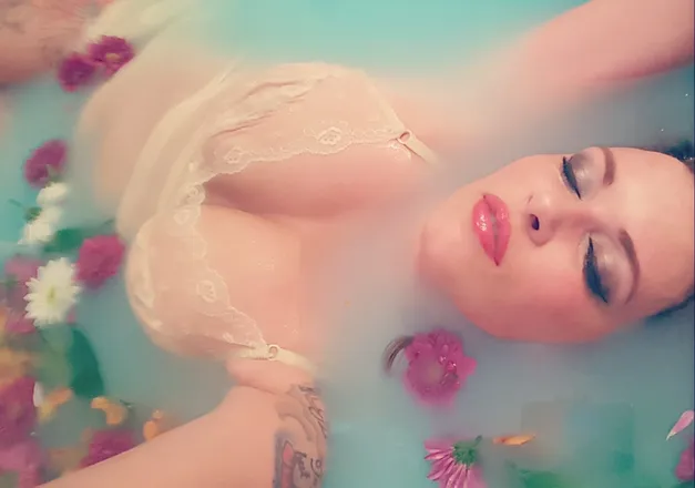 OnlyFans account  kacimoon header 2