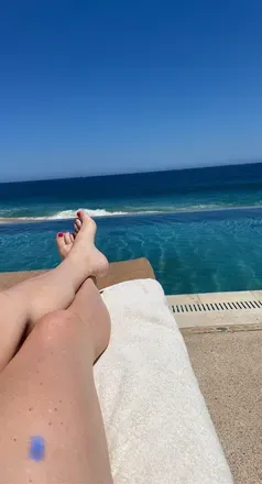 OnlyFans cuenta adebwithlegs header 2
