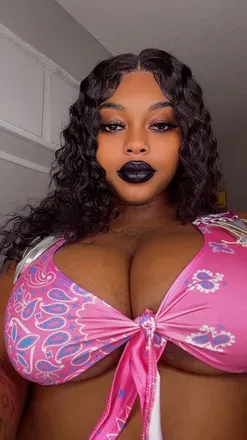 OnlyFans cuenta urban_doll header 2