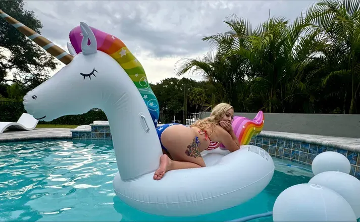 OnlyFans cuenta luxxxofficial header 2
