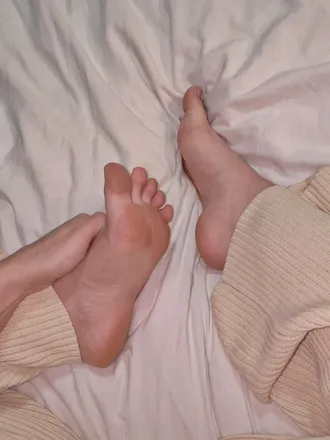OnlyFans cuenta barefeetbooty header 2
