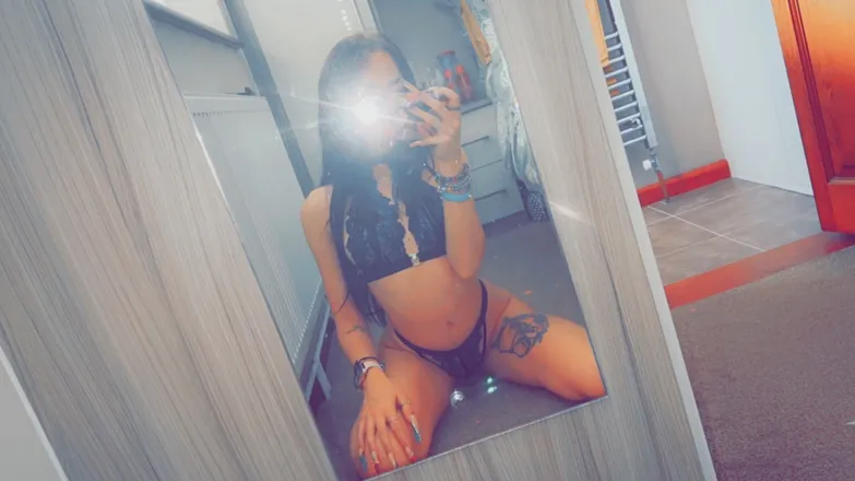 OnlyFans account  little.devilx header 2