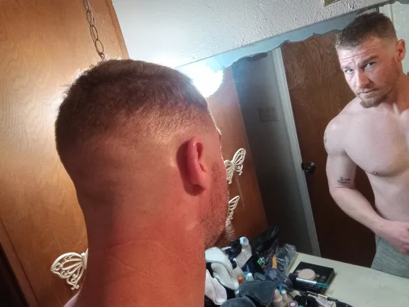 OnlyFans cuenta justawhiteboy1 header 2