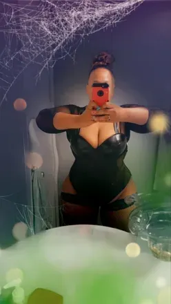 OnlyFans of jenelleredz
