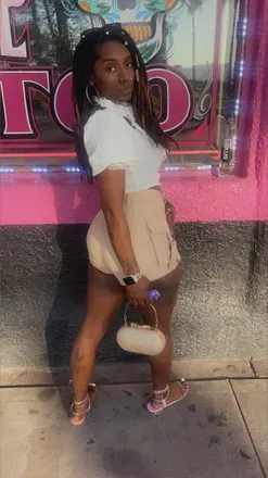 OnlyFans cuenta urfavoritechocolatemilf header 2