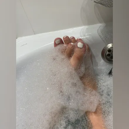 OnlyFans account  sweetfeetkiss header 2