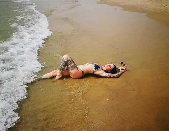 OnlyFans cuenta cyberbarbie2077 header 2