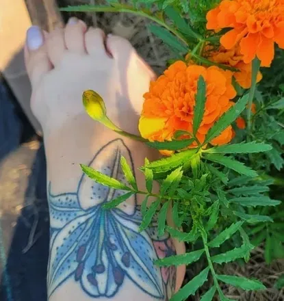 OnlyFans account  carensbarefoot avatar 1